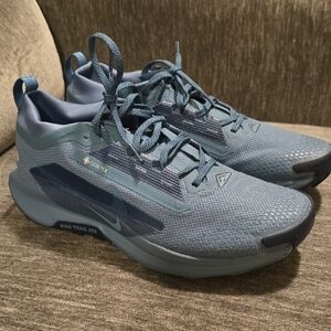 Nike Pegasus Trail 5 Goretex Shoes - Size 10.5